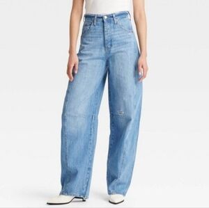 NWT Universal Thread High Rise Curve Leg Medium Wash Jeans Size 4